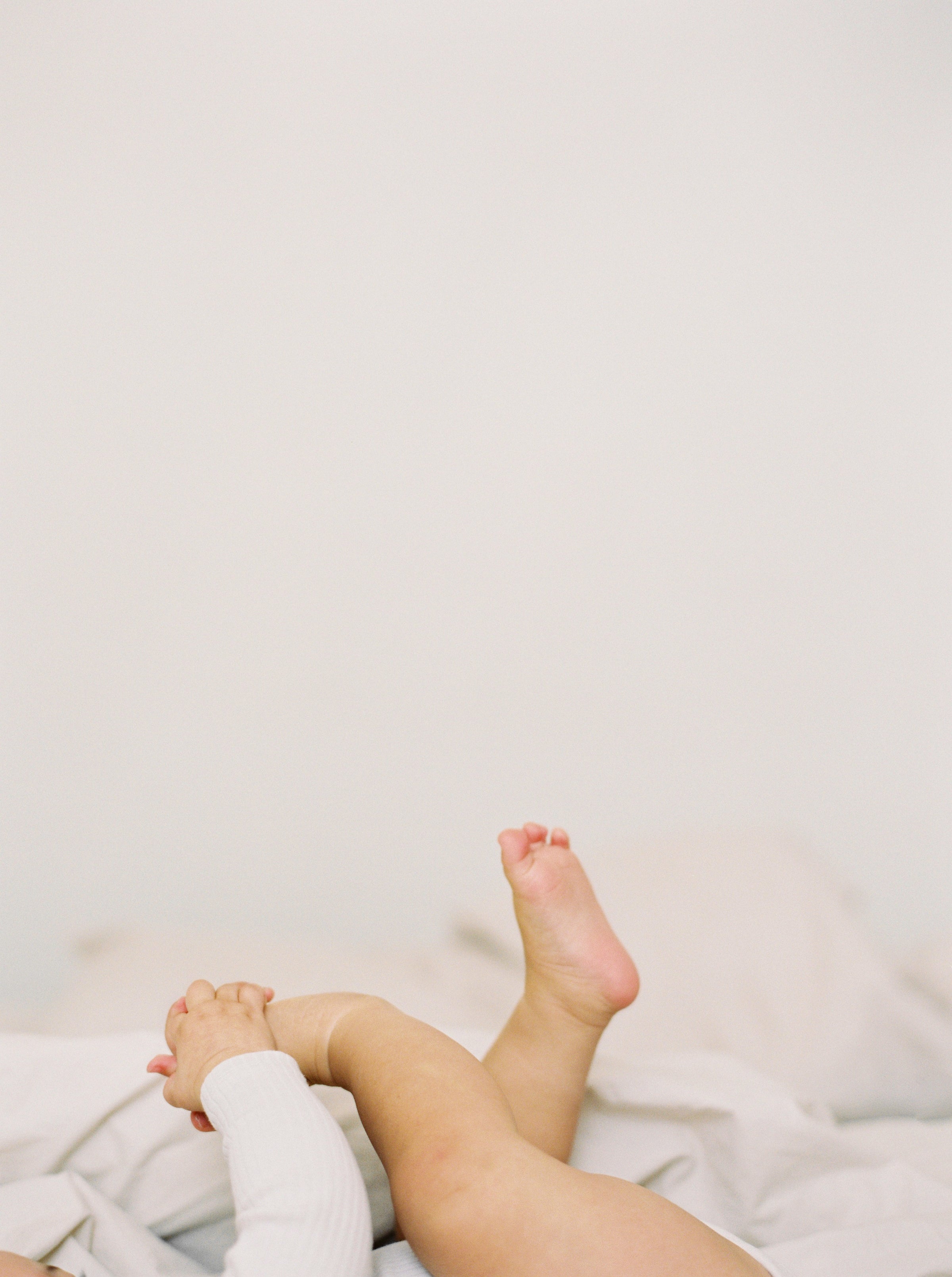 Baby feet on freshly washed laundry